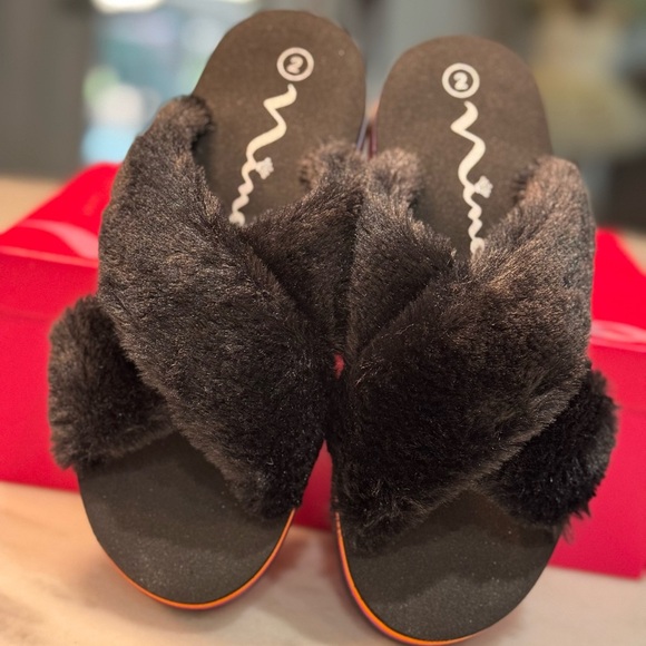 Nina Kids Anjali Faux Fur Slides Size 2 - Picture 4 of 6